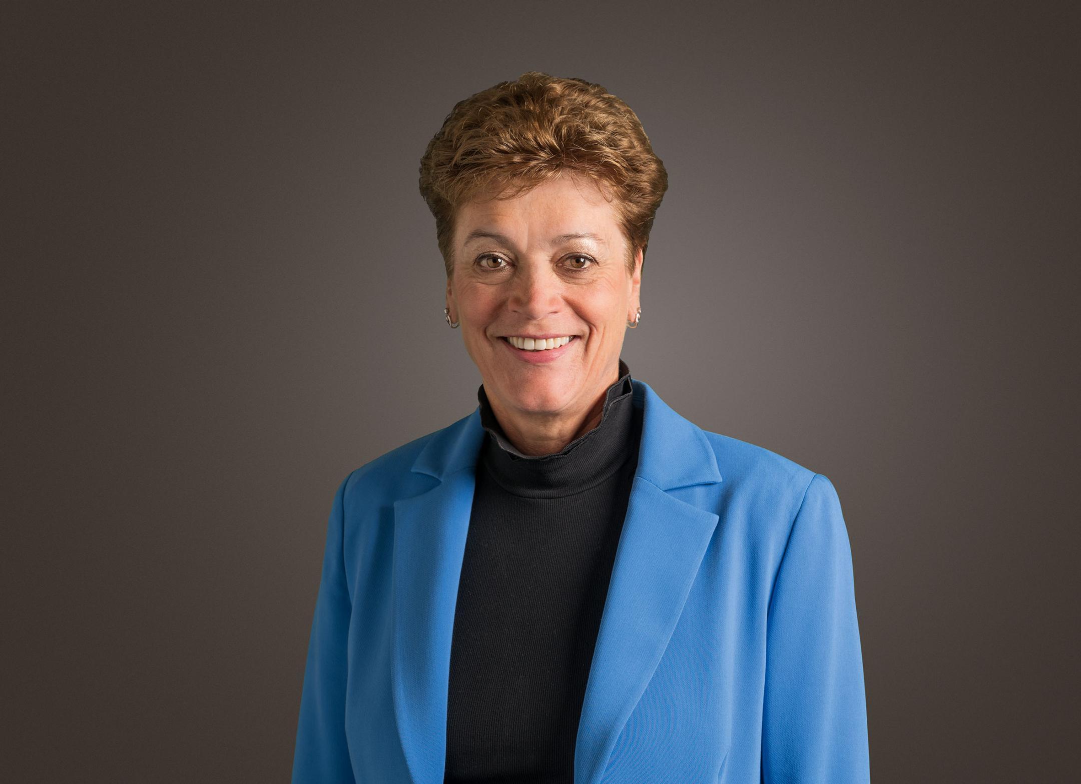 Portrait der Regierungsrätin und Bildungsdirektorin Silvia Steiner