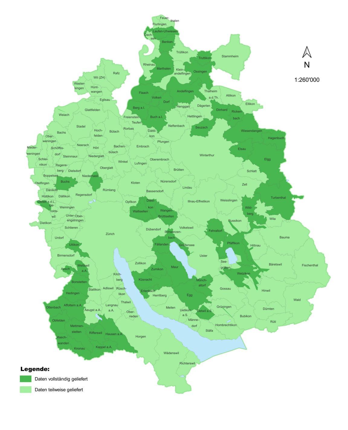 Karte des Kantons Zürich mit den eingezeichneten Gemeinden. In Dunkelgrün diejenigen, die die Daten im Bereich Kommunikation bereits vollständig geliefert haben, in Hellgrün die Gemeinden, die die Daten bloss teilweise geliefert haben. 