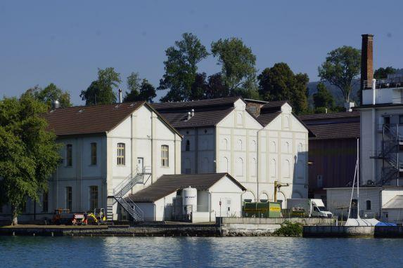 Die ehemalige chemische Fabrik Uetikon mit ihren eindrucksvollen Gebäuden.