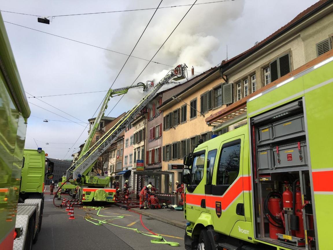 Winterthur: Dachstockbrand in Altstadtgebäude.