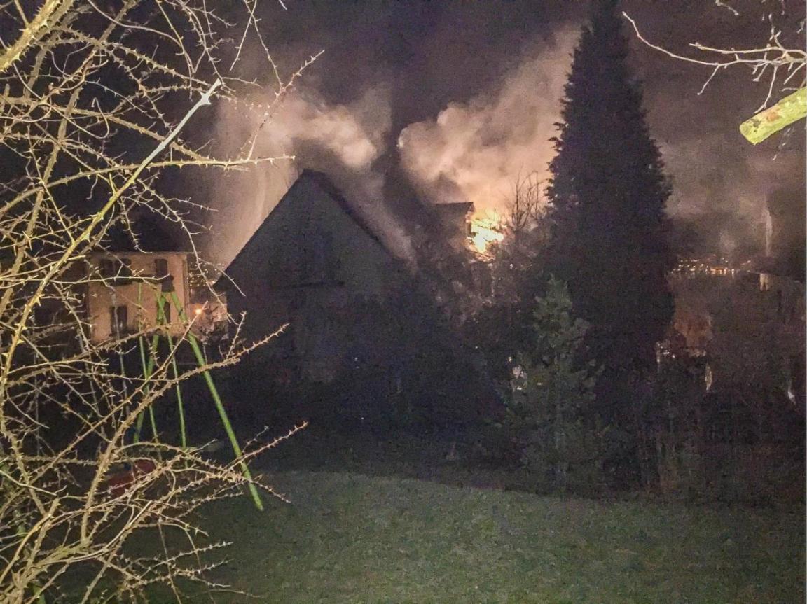 Zollikon: Brand in Einfamilienhaus.