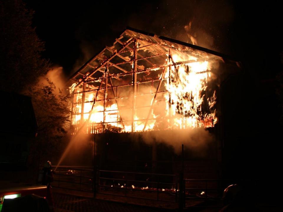 Brand eines landwirtschaftlichen Betriebsgebäudes.