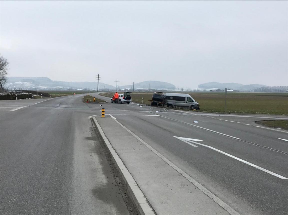 Beteiligte Fahrzeuge in Unfallendstellung.