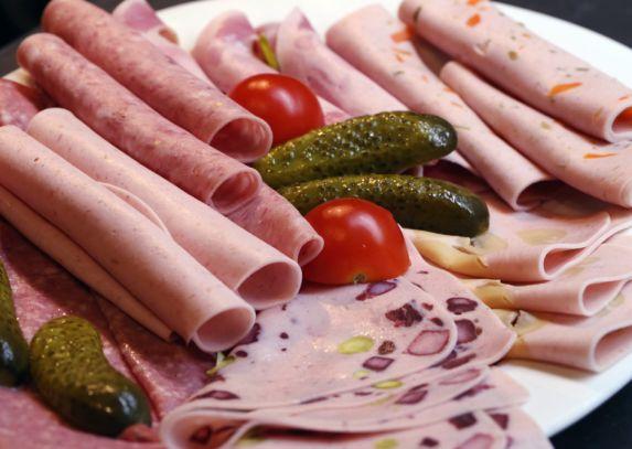 Platte mit Aufschnitt für Buffet.