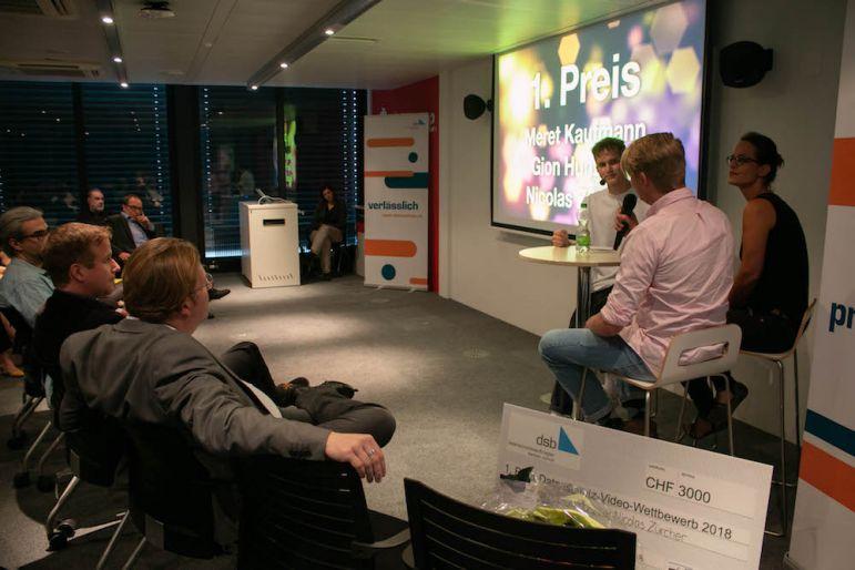 Moderator Gian Maria Finger im Gespräch mit Nicolas Zürcher und Andrea Holle.