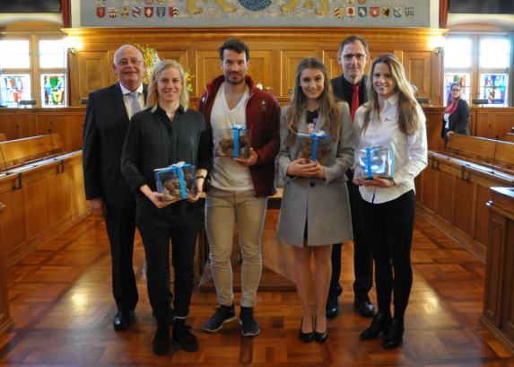 Züricher Olympioniken mit Markus Kägi und Mario Fehr.