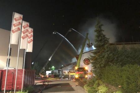 Einsatz der Feuerwehr: Löscharbeiten.