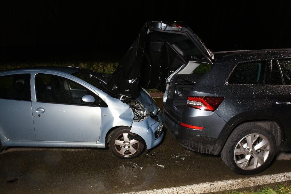 Das kollidierte Autos an der Unfallstelle.