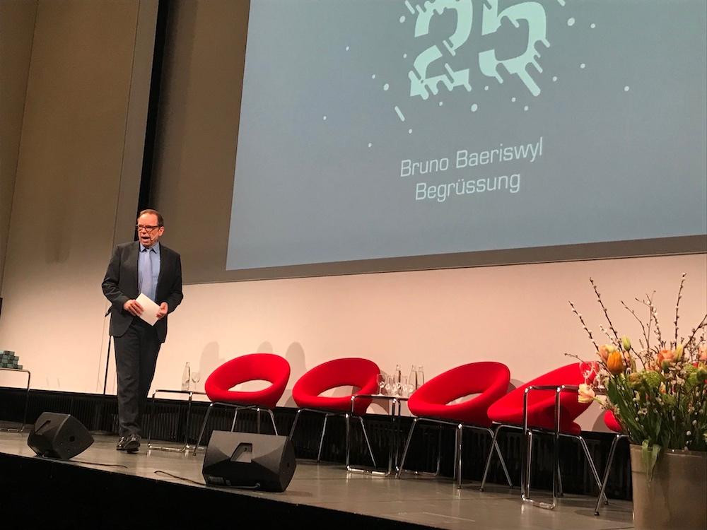 Bruno Baeriswyl eröffnet die Jubiläumsveranstaltung