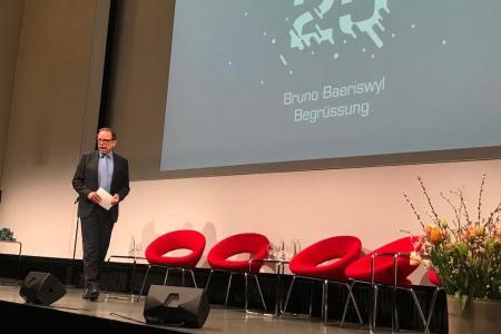 Bruno Baeriswyl eröffnet die Jubiläumsveranstaltung