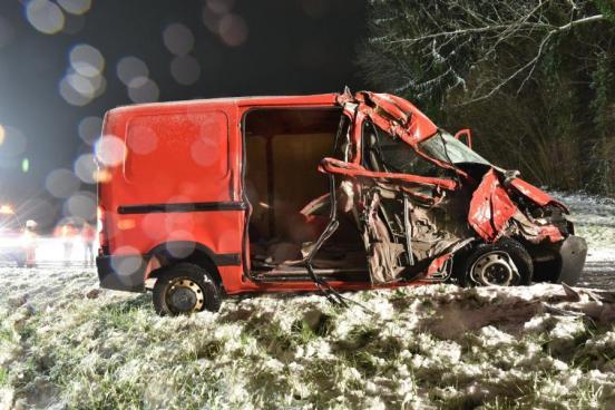 Foto des verunfallten Lieferwagens