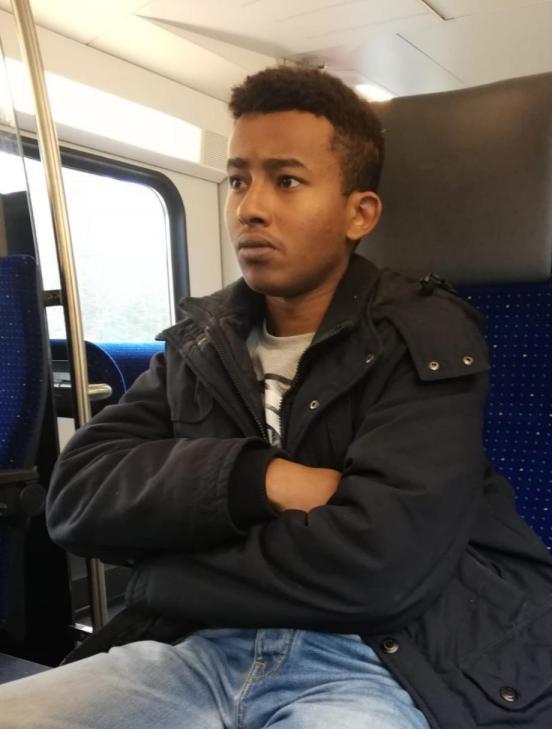 Bild der vermissten Person in einer S-Bahn