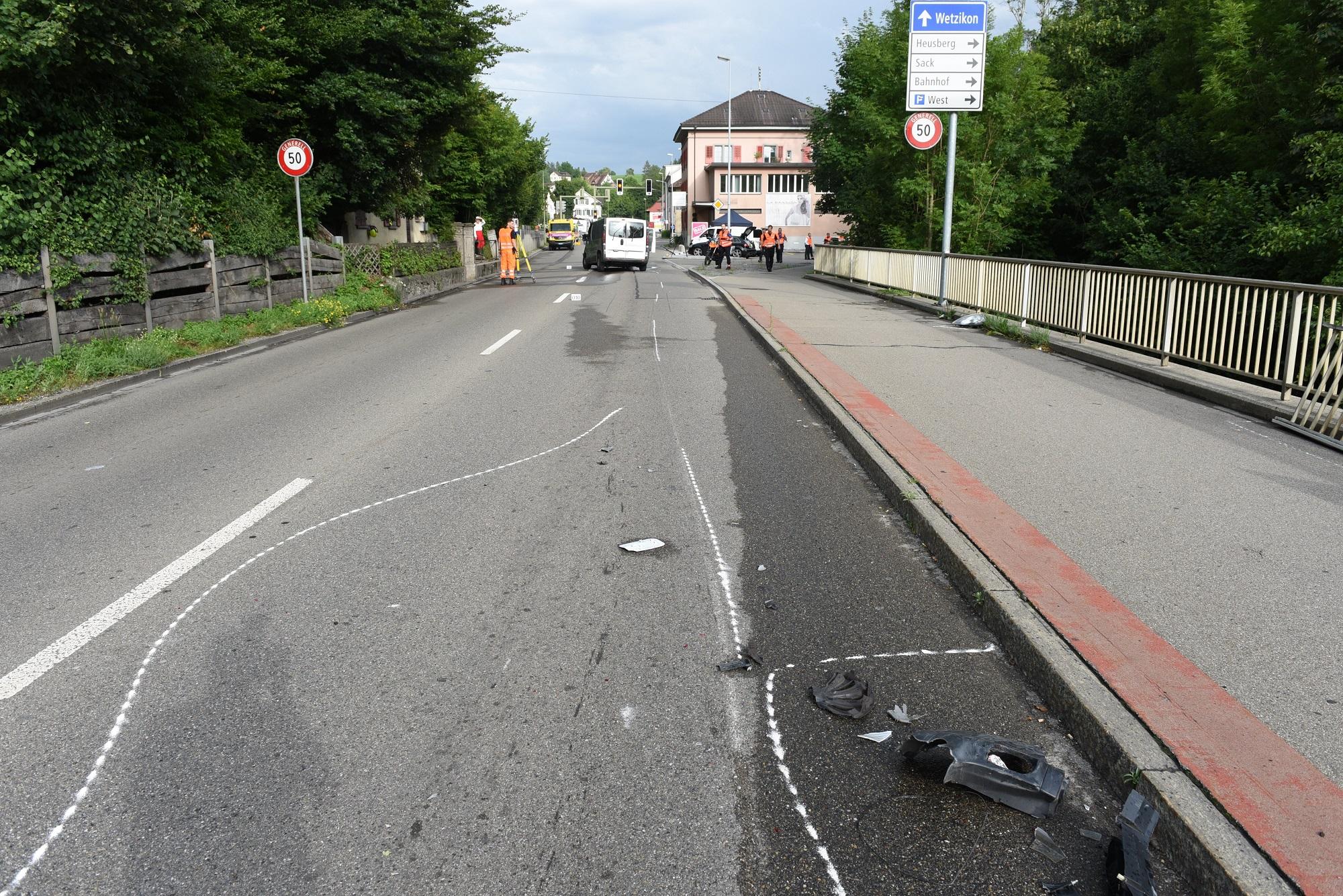 lieferwagenlenker verursacht mehrere kollisionen zeugenaufruf kanton zurich