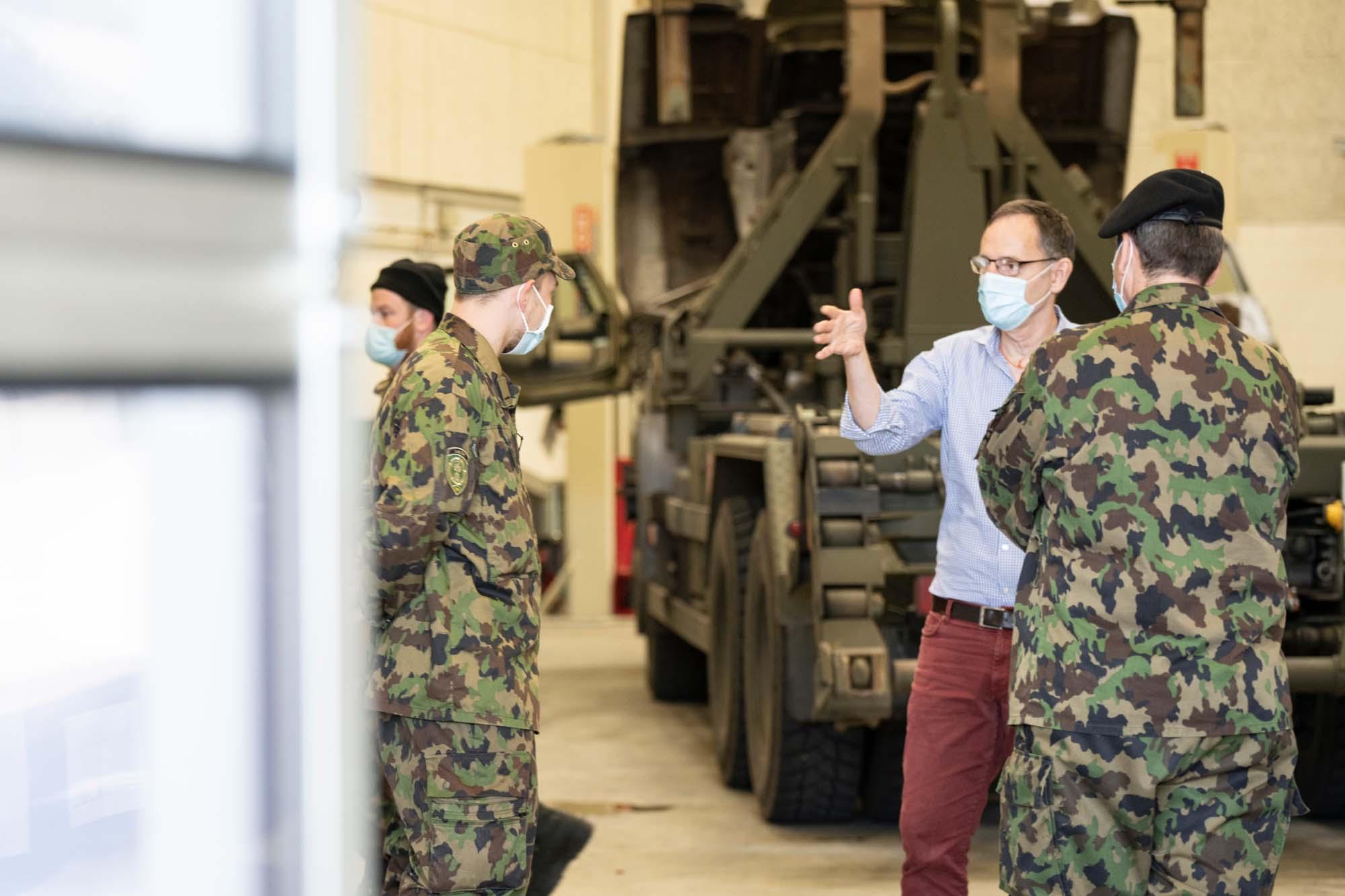 Regierungsrat Mario Fehr zu Besuch beim Logistikbataillon 101