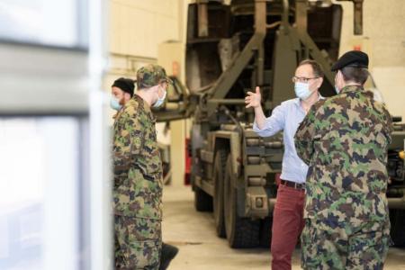 Regierungsrat Mario Fehr zu Besuch beim Logistikbataillon 101