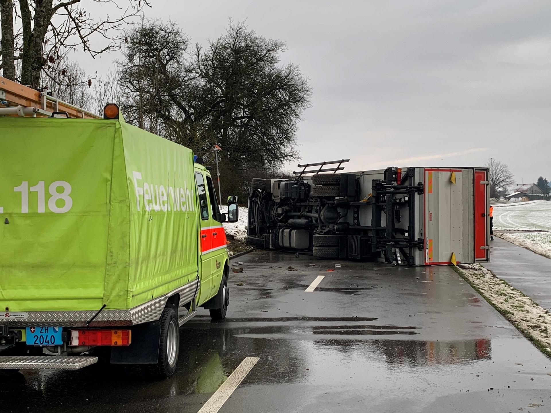 Watt Lastwagenchauffeur Bei Verkehrsunfall Verletzt Zeugenaufruf Kanton Zurich