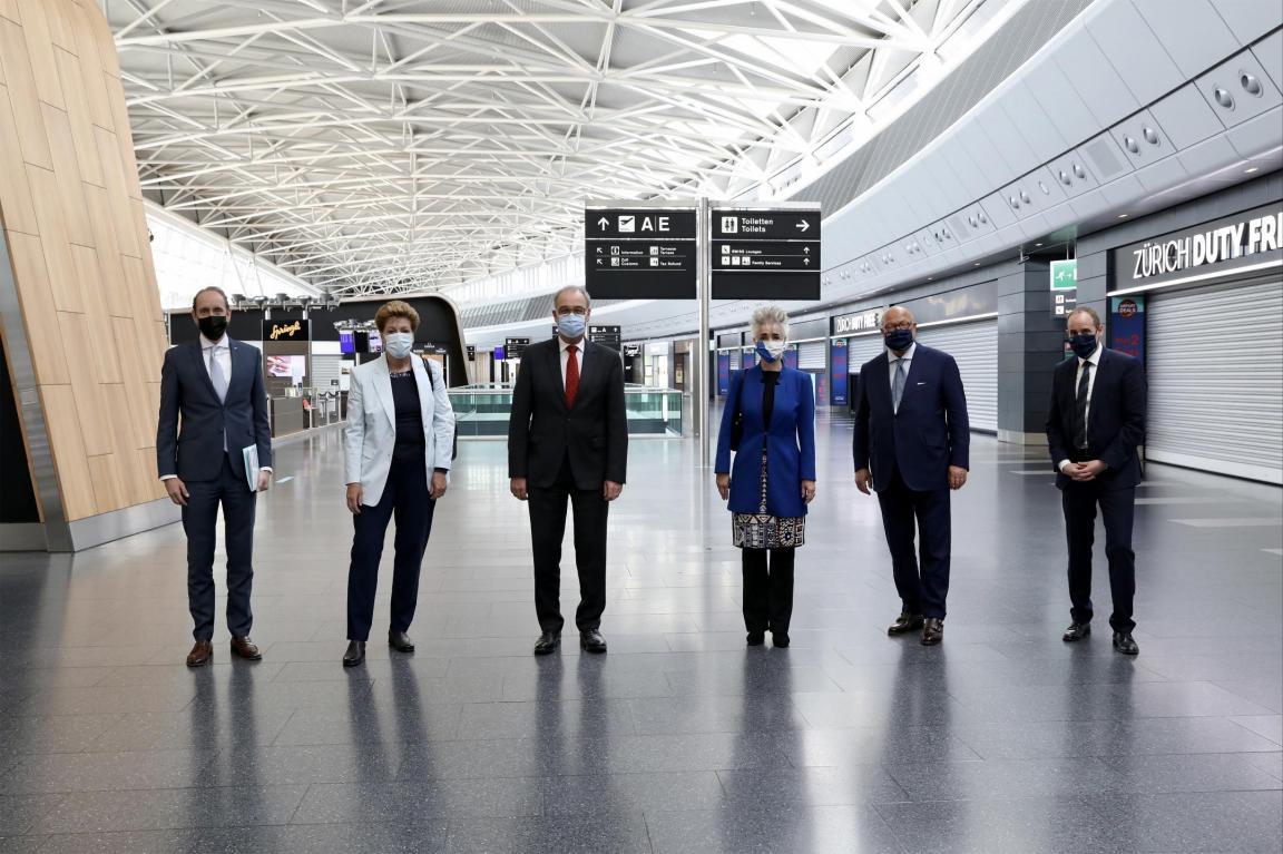 Bundespräsident Guy Parmelin besucht den Flughafen Zürich