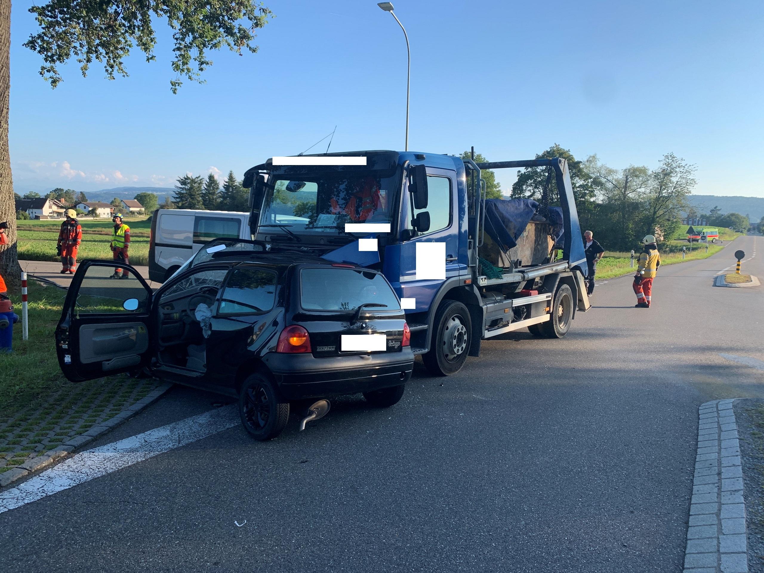 Dietlikon Autofahrer Bei Unfall Verletzt Kanton Zurich