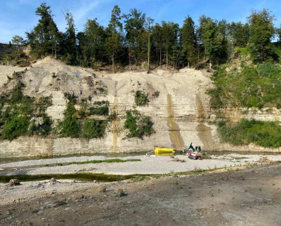 Unfallstelle mit Steilhang und abgestürztem Bagger