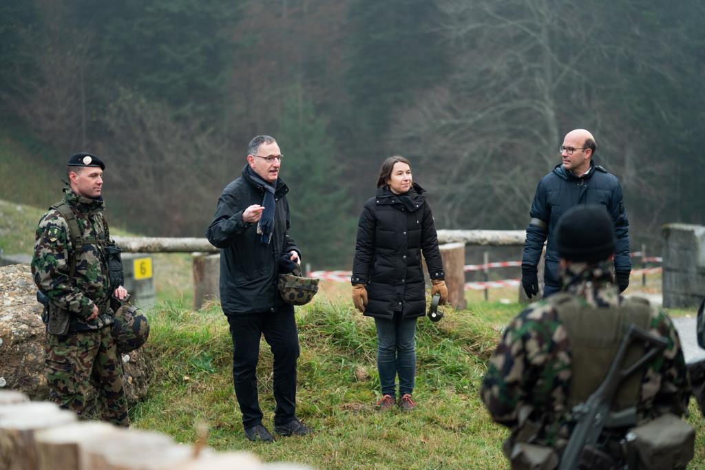 Kommandant Stabsbat Mech Br 11, Major i Gst Diego Ettlin, Regierungsrat Mario Fehr, Kantonsrätin Andrea Gisler und Kantonsrat Tobias Mani