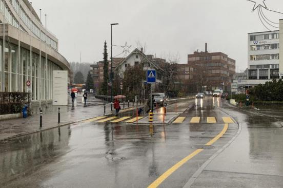 Unfallstelle an der Bahnhofstrasse mit Fussgängerstreifen