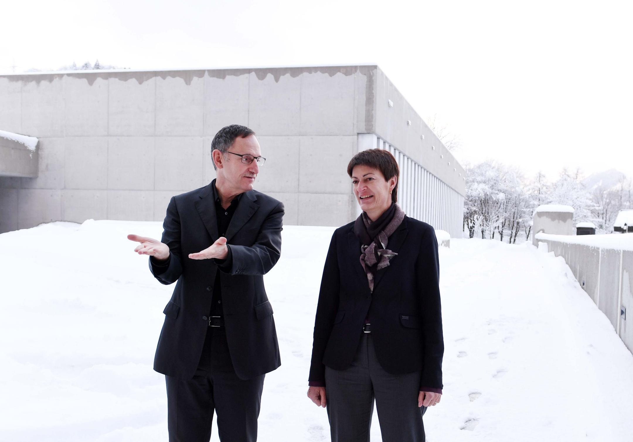 Regierungsrat Mario Fehr im Gespräch mit Frau Landammann Marianne Lienhard.