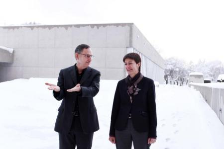 Regierungsrat Mario Fehr im Gespräch mit Frau Landammann Marianne Lienhard.