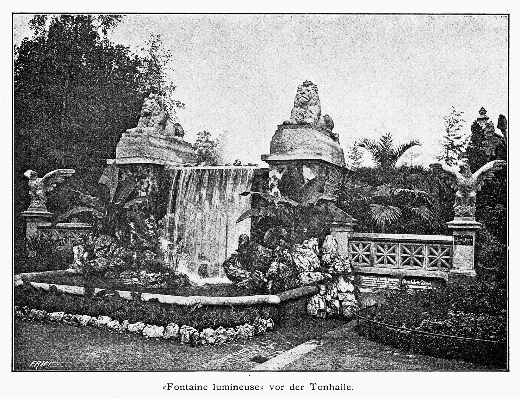 Prunkvolle «fontaine lumineuse» mit Wasserfall