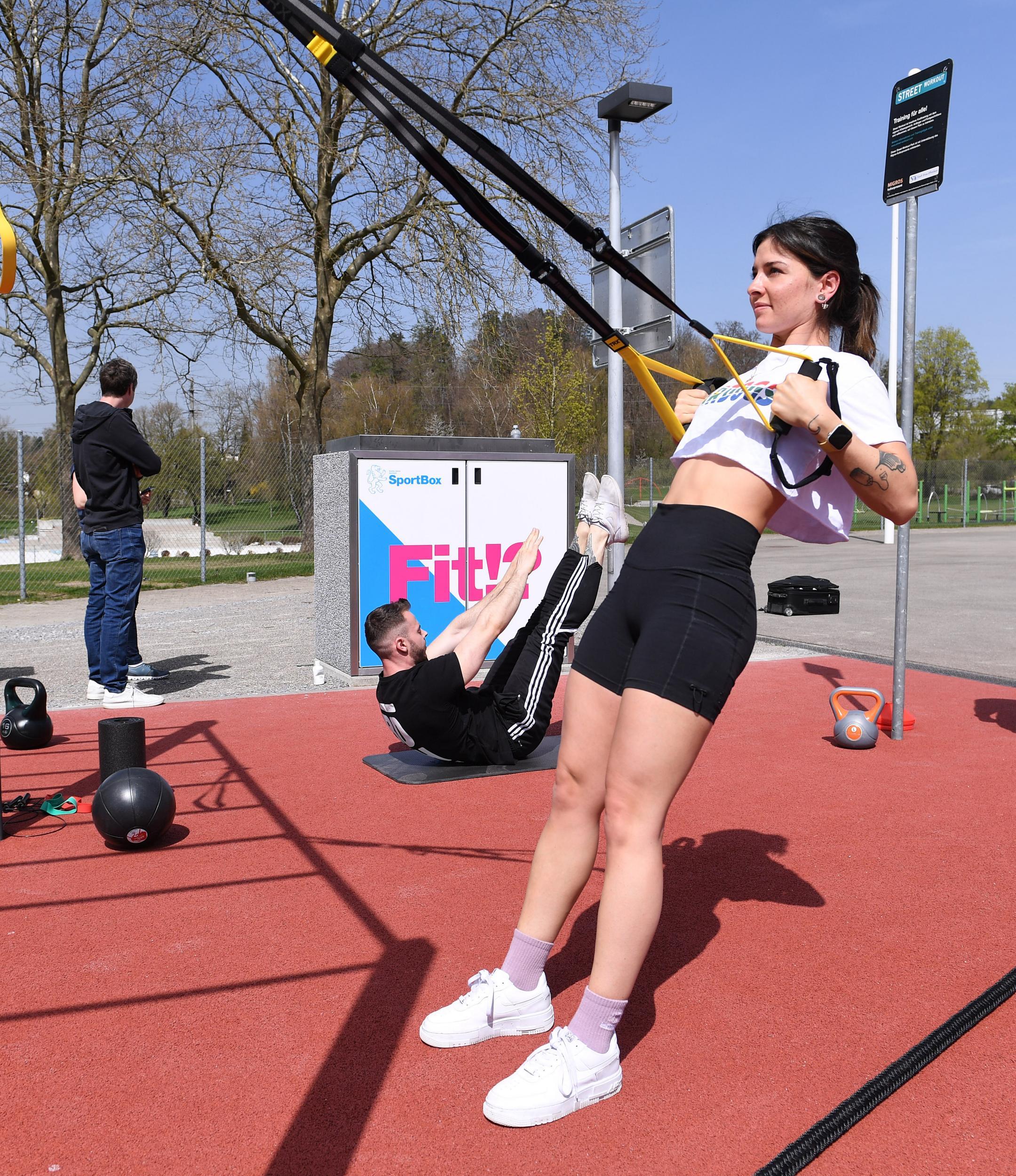 Das Fitness- und Sportequipment der SportBox im Einsatz.