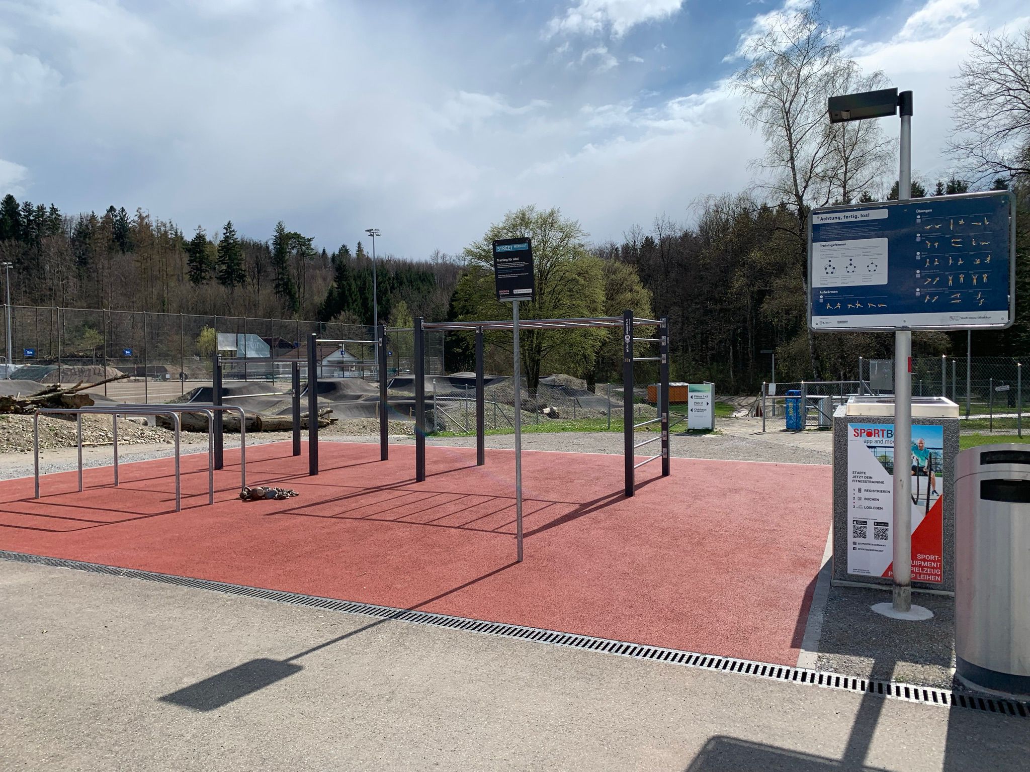 SportBox auf dem Sportplatz