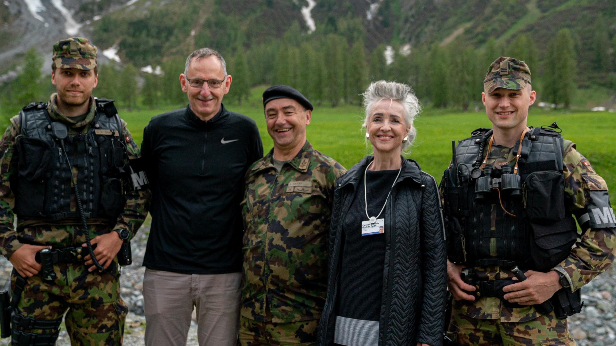 Regierungsrätin Carmen Walker Späh und Regierungsrat Mario Fehr auf Truppenbesuch am WEF in Davos.
