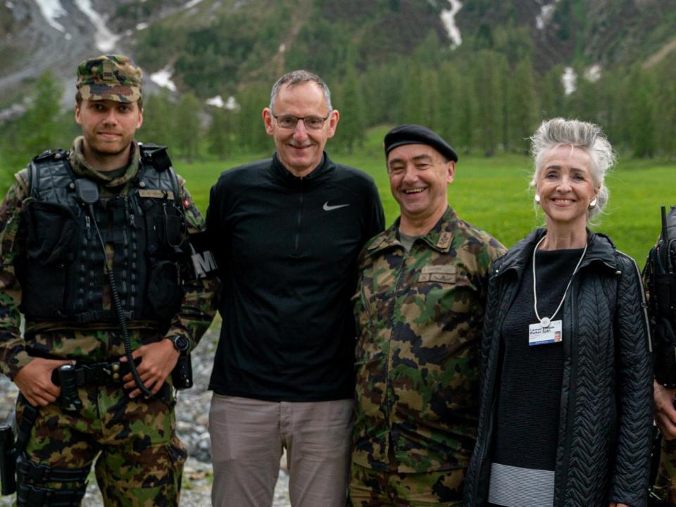 Regierungsrätin Carmen Walker Späh und Regierungsrat Mario Fehr auf Truppenbesuch am WEF in Davos.