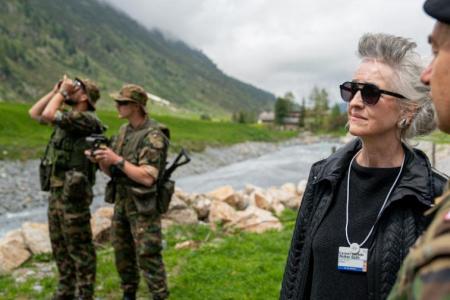 Regierungsrätin Carmen Walker Späh und Regierungsrat Mario Fehr auf Truppenbesuch am WEF in Davos.
