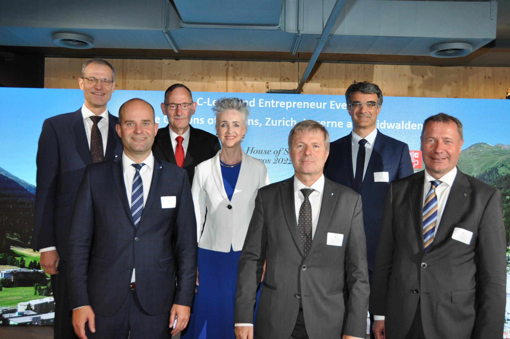 Regierungsrat Reto Wyss (Luzern), Regierungsrat Fabian Peter (Luzern), Regierungsrat Mario Fehr (Zürich), Regierungsrätin Carmen Walker Späh (Zürich), Regierungspräsident Marcel Schwerzmann (Luzern), Regierungspräsident Marcus Caduff (Graubünden), Regierungsrat Othmar Filliger (Nidwalden)