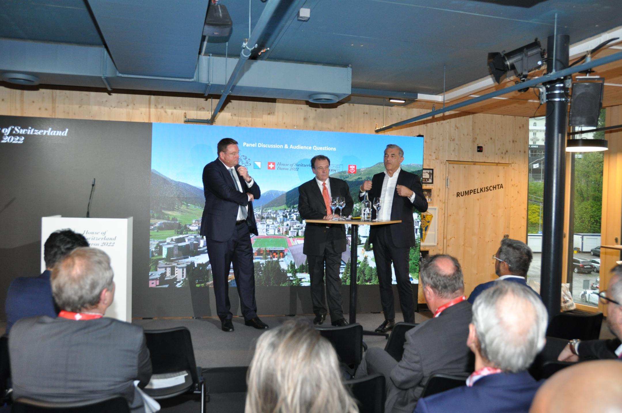 Podiumsgespräch mit Stefan Paul (Kühne+Nagel), Felix Sutter (Moderator) und Michael Wurmser (Norge Mining) 