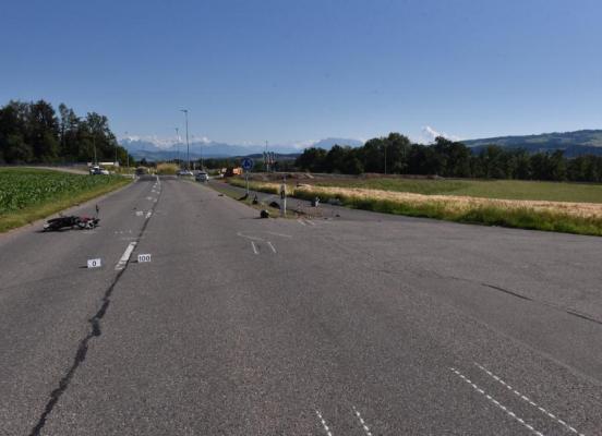 Mofa liegt nach Verkehrsunfall auf der Strasse