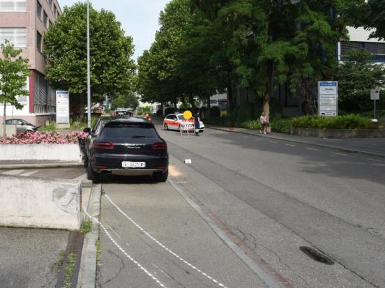 Auto in Endlage, nach Kollision mit Mauer