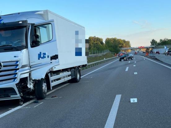 Die unfallbeteiligten Fahrzeuge in Kollisionbsendstellung