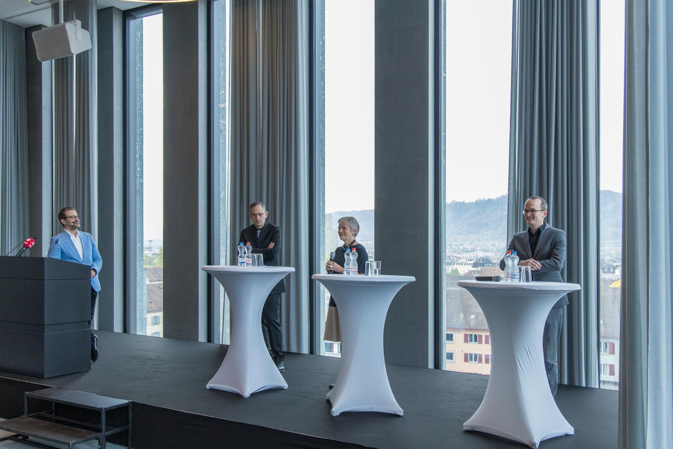 Regierungsrat Mario Fehr, Regierungsrätin Jacqueline Fehr und Regierungsrat Martin Neukom an der Einweihung.