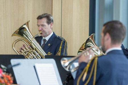 Die Korpsmusik der Kantonspolizei Zürich spielt an der Einweihungsfeier