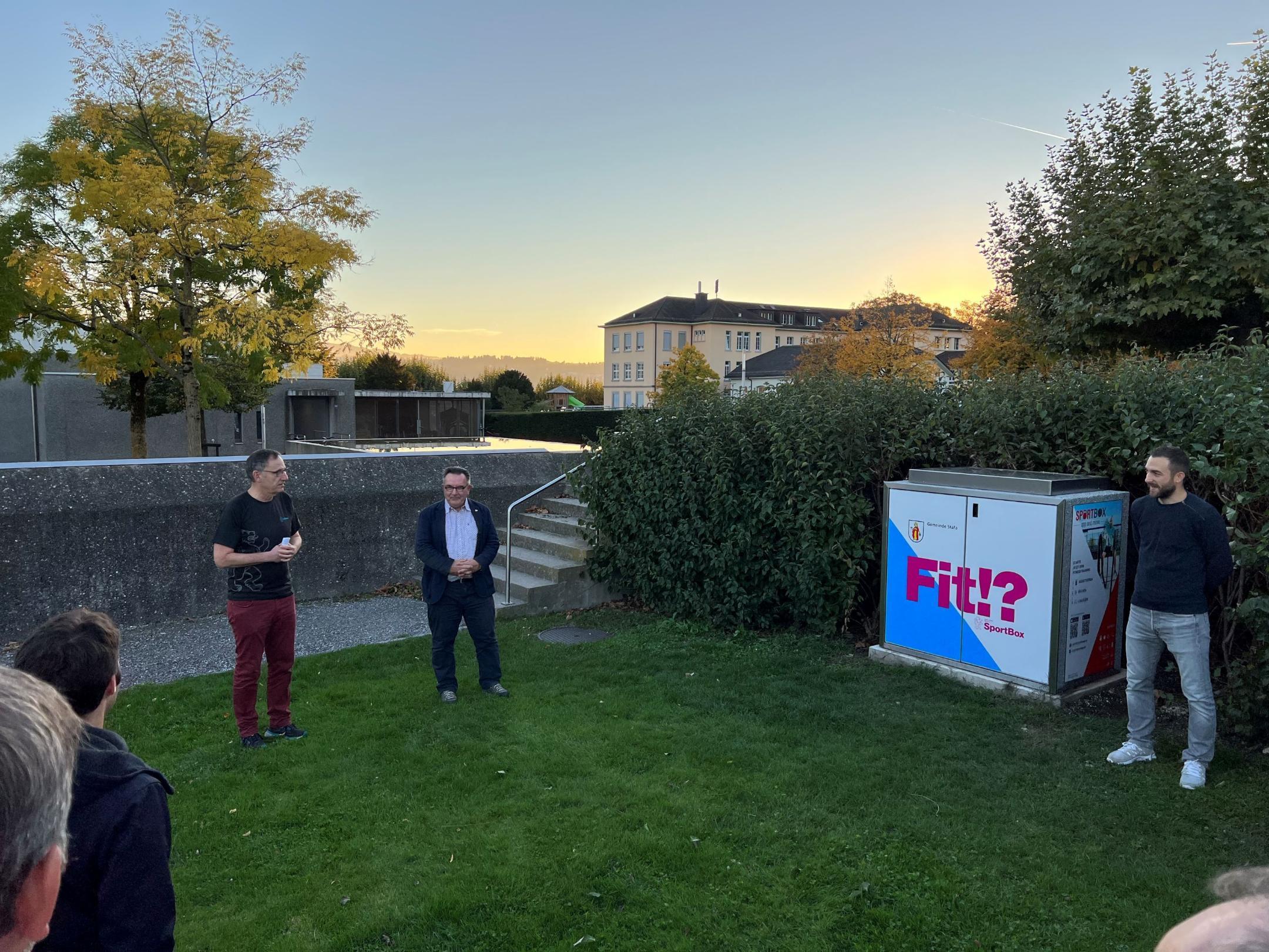 : Regierungsrat Mario Fehr, Christian Haltner, Gemeindepräsident von Stäfa und Marco Keck, Sportbeauftragte von Stäfa eröffneten die 17. SportBox im Kanton Zürich.