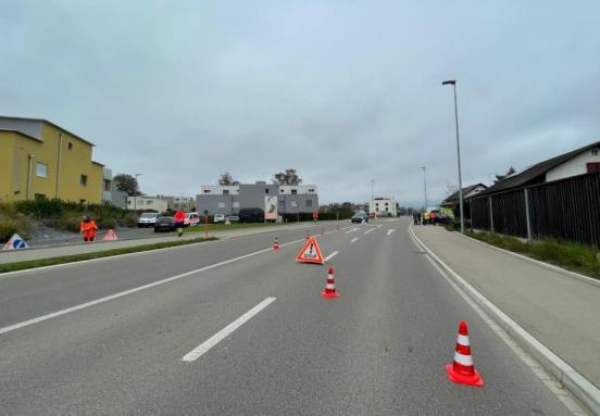 Signalisationsmaterial bei Verkehrsunfall auf der Strasse