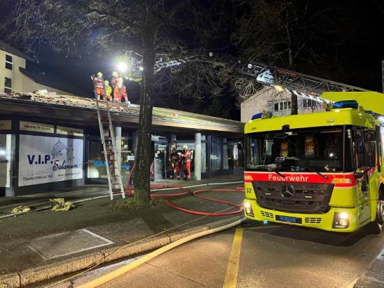 Feuerwehr bei Löscharbeiten