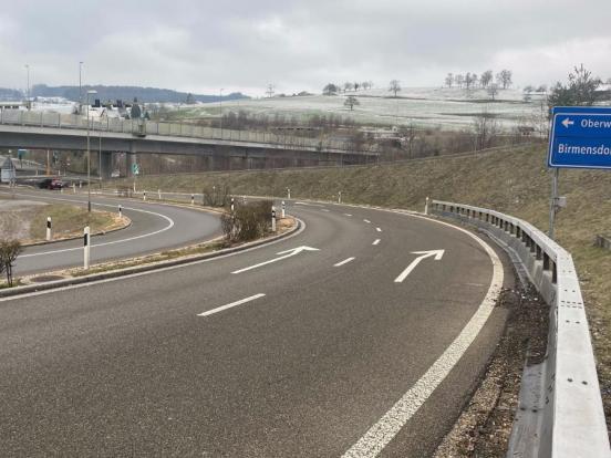 Unfallstelle in der Autobahnausfahrt Birmensdorf