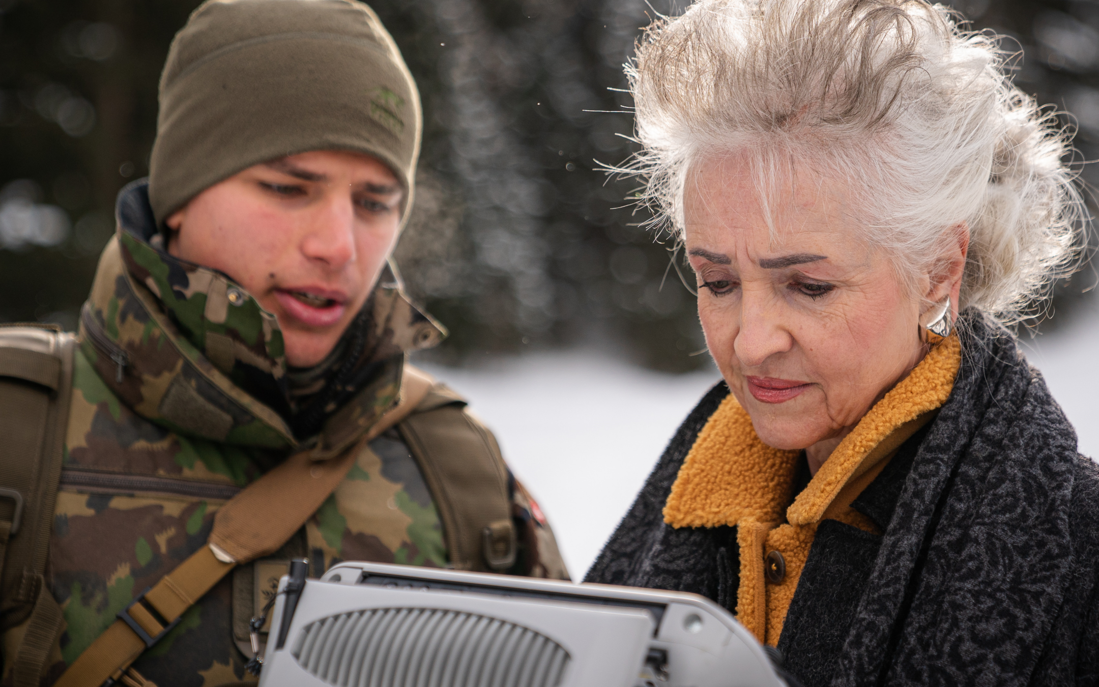 Regierungsrätin Carmen Walker Späh und Regierungsrat Mario Fehr haben heute das Infanteriebataillon 65 im Einsatz in Davos besucht