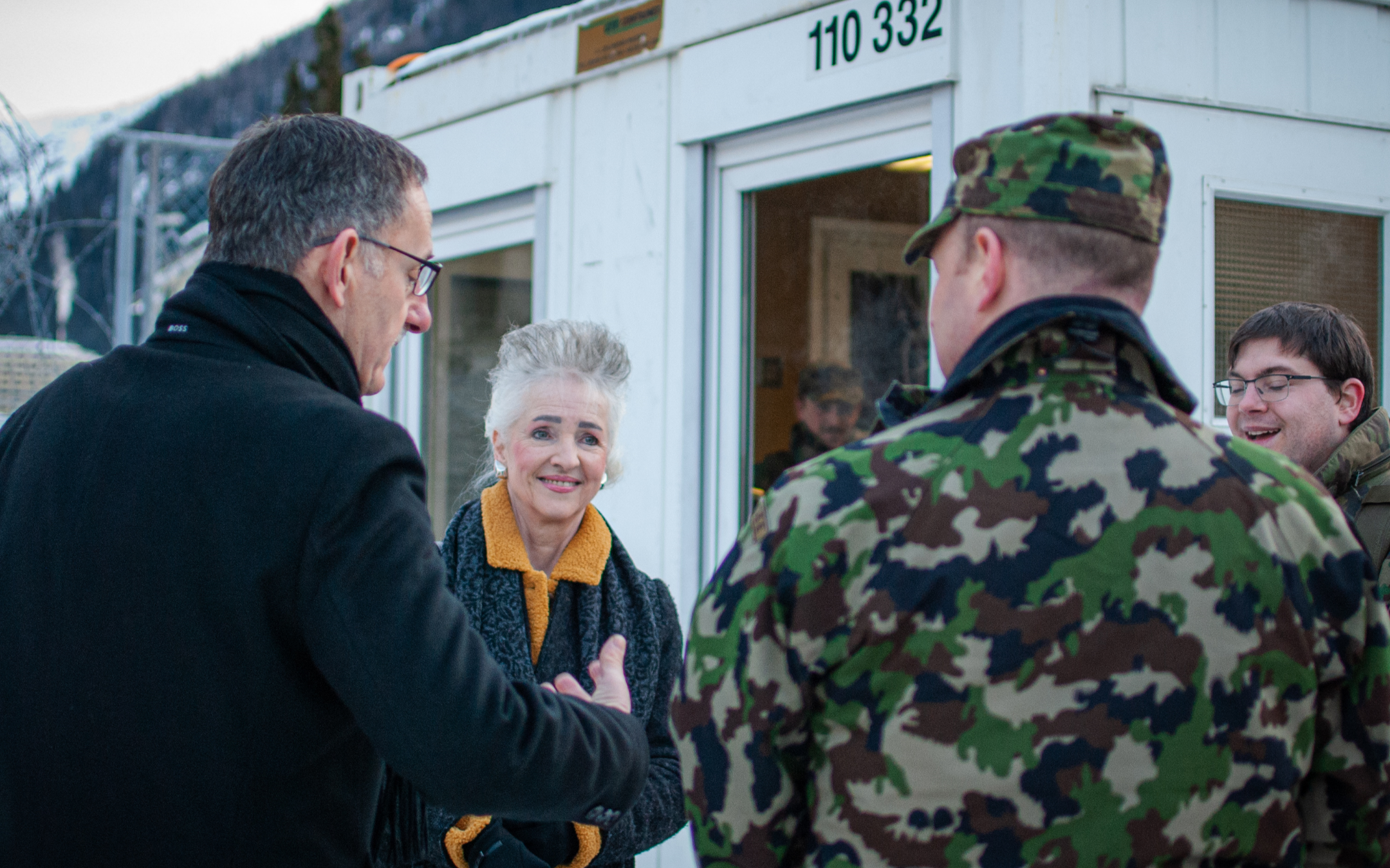 Regierungsrätin Carmen Walker Späh und Regierungsrat Mario Fehr haben heute das Infanteriebataillon 65 im Einsatz in Davos besucht