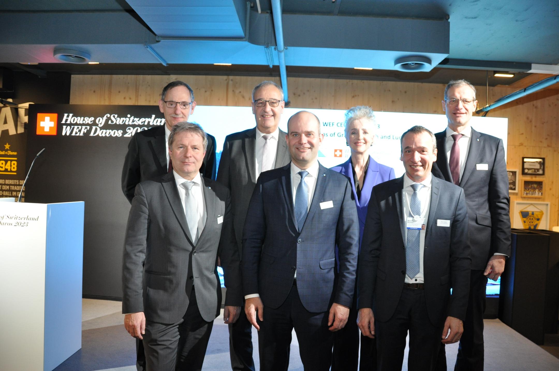 v.l. Regierungsrat Mario Fehr (ZH), Regierungsrat Marcel Schwerzmann (LU), Bundesrat Parmelin, Regierungsrat Fabian Peter (LU), Regierungsrätin Carmen Walker Späh (ZH), Regierungsrat Martin Bühler (GR), Regierungsrat Reto Wyss (LU)