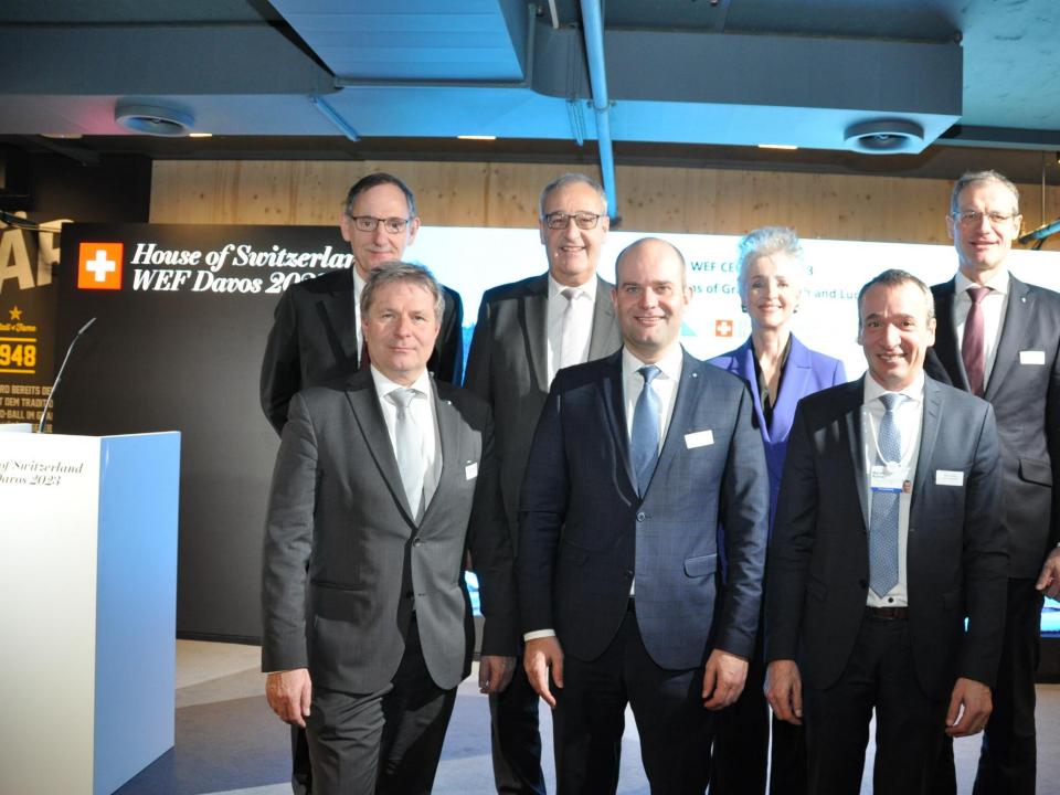 v.l. Regierungsrat Mario Fehr (ZH), Regierungsrat Marcel Schwerzmann (LU), Bundesrat Parmelin, Regierungsrat Fabian Peter (LU), Regierungsrätin Carmen Walker Späh (ZH), Regierungsrat Martin Bühler (GR), Regierungsrat Reto Wyss (LU)