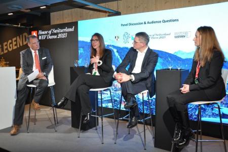 Paneldiskussion mit Felix Sutter, Moderator, Michal Meidan, Oxford Institut for Energy Studies, Patrik Meli, MAN, Barbara Frei, Schneider Electric