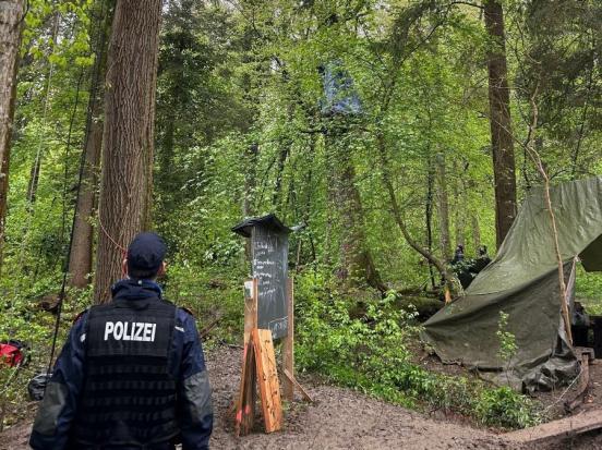 Räumung der Waldbesetzung bei Rümlang